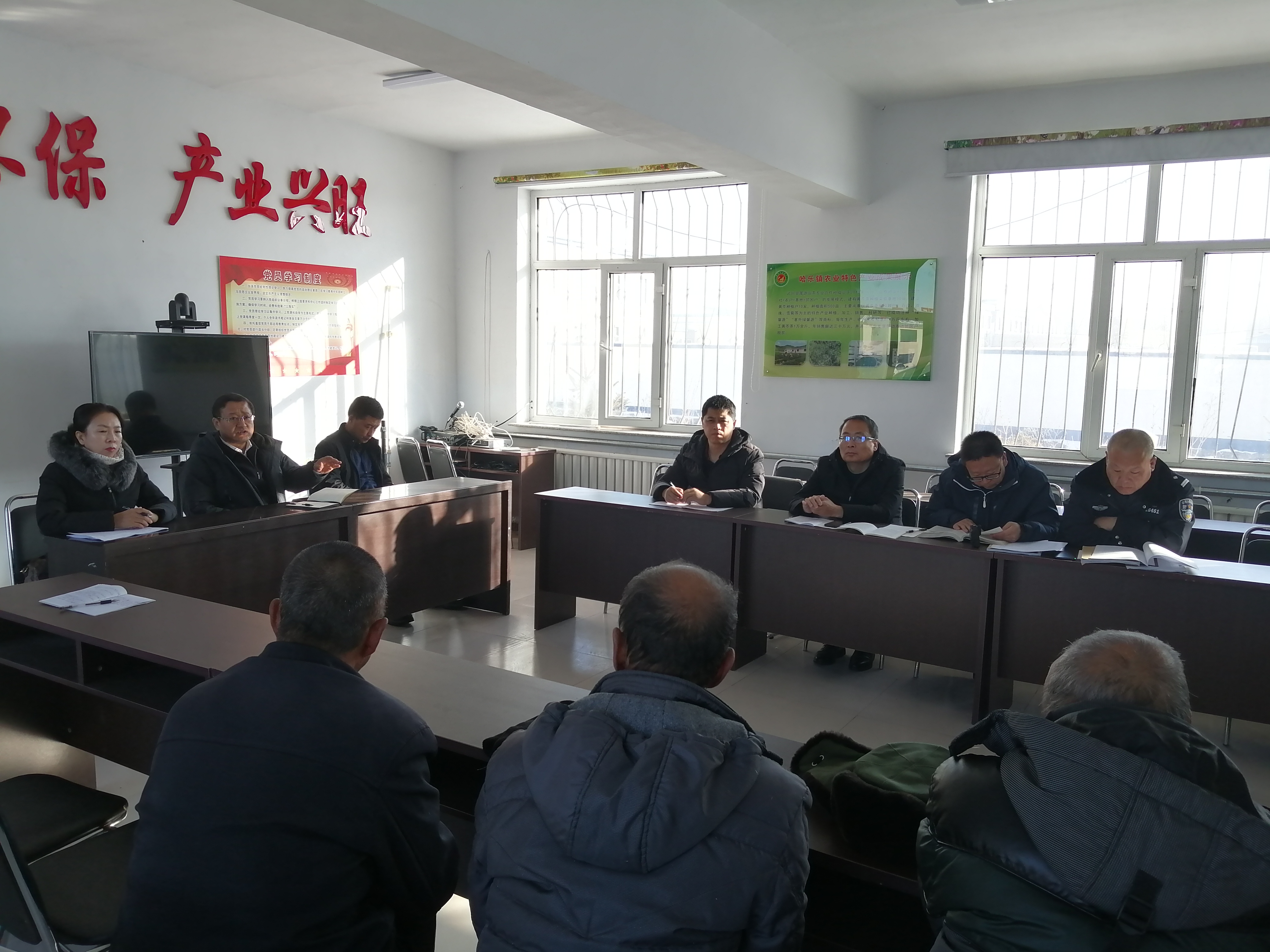 闫义哈乐化解信访矛盾.jpg 闫义哈乐化解信访矛盾.jpg