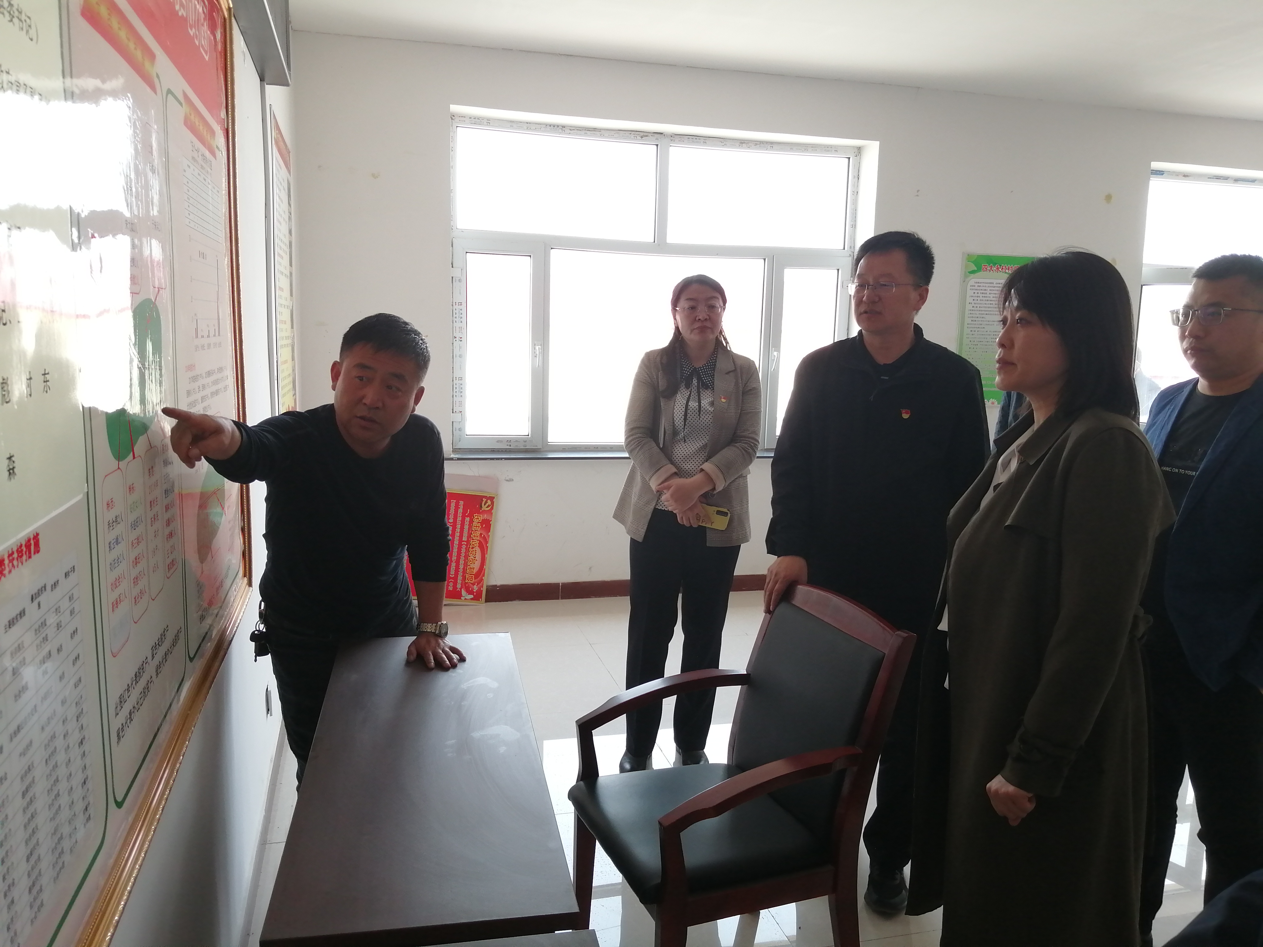 调研乌兰不浪2.jpg 调研乌兰不浪2.jpg
